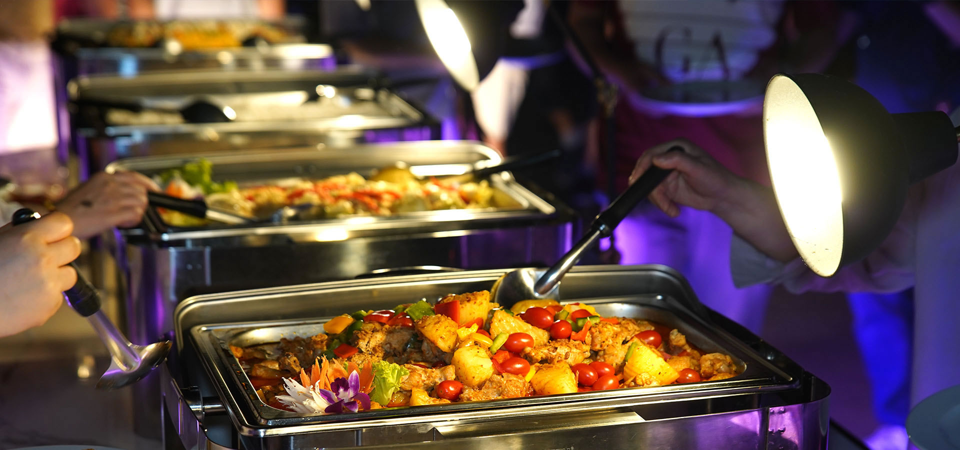 The Luxury White Dinner Cruise @ICONSIAM